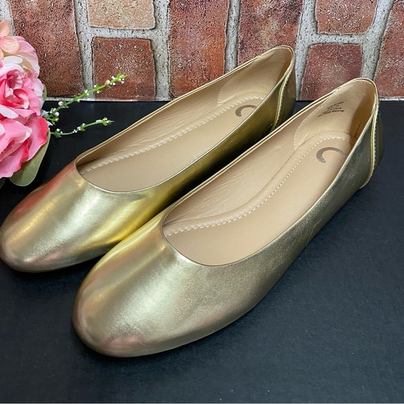 Women’s Comfort Ballet Kavn Flats - Picture 1 of 9